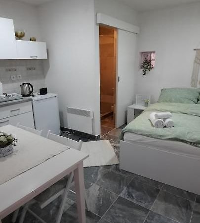 Studio Apartman Centar Varazdin Exterior photo